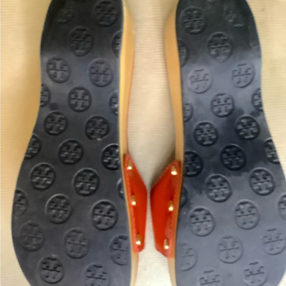 Tory Burch Patent Leather Slide Size 8 - Picture 3 of 7